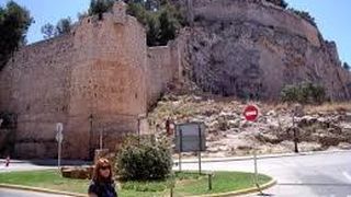 O romanca si bebelusul ei au cazut de la 50 de metri, din turnul unui castel din Spania