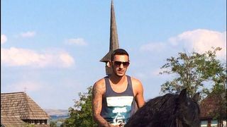 Legatura dintre Becali si iranianul arestat dupa ce si-ar fi sechestrat si batut iubita. Tanarul de 26 de ani a fost iubitul fiicei lui Giovani