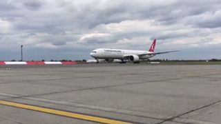 Un avion a aterizat de urgenta pe Otopeni, dupa ce unul dintre pasageri a intrat in stop cardiorespirator