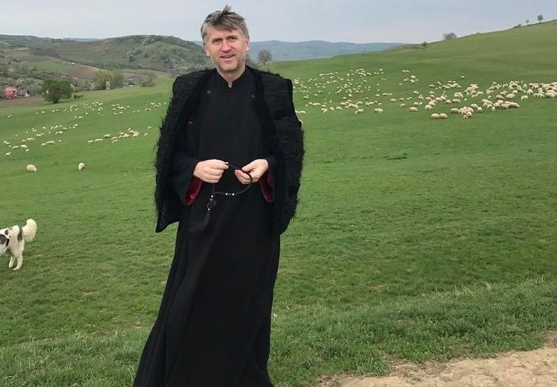 Fostul preot are terenuri si animale