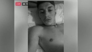 Live pe Facebook din inchisoarea Gherla: ""E bine, mancarica, vine om cu pachete, alea, muzicuta, tigarele"