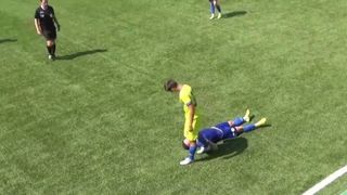 Situatie scandaloasa! Fotbalist roman, la un pas de moarte pe teren. Ambulanta nu avea medic