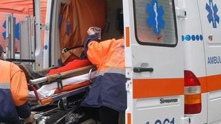 Muncitor din Satu Mare, de urgenta la spital, dupa ce a fost aproape decapitat de utilajul pe care il manevra