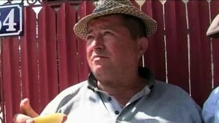 Fructul ciudat care face furori in Buzau!  E mai mic decat dovleacul, dar mai mare decat un mar si miroase extraordinar