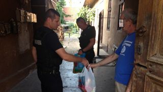 Gest impresionant al jandarmilor din Arad, plecati sa amendeze o familie