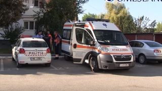 O femeie a fost gasita decedata si complet dezbracata in propriul apartament