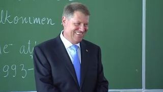 Klaus Iohannis, la reuniunea de 20 de ani de la absolvirea liceului a fostilor sai elevi carora le-a fost diriginte