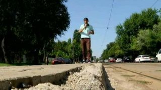 Calatoria cu tramvaiul prin Capitala e o adevarata aventura! Bucurestenii au intocmit petitii online pentru modernizarea statiilor