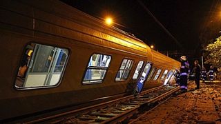 Circulatie feroviara intrerupta intre Bicsadu Oltului si Baile Tusnad, dupa ce o osie a locomotivei unui tren Brasov-Budapesta a deraiat