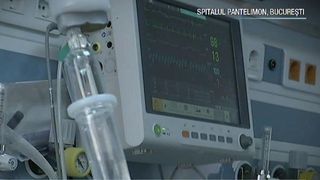 Medicii romani rup tacerea: supravietuim intr-un sistem sanitar infect! Oamenii mor pe capete