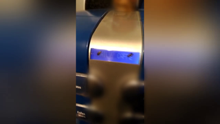 Scarbos! Aparat de cafea, plin de gandaci intr-o statie de autobuz din Suceava