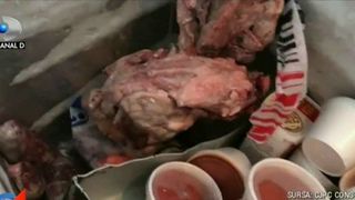 Sute de kilograme de carne, confiscate dintr-un local cu specific romanesc din Constanta