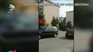 Un barbat bolnav psihic din Dolj a facut tandari o masina, crezand ca in ea se afla sotia lui care l-a parasit. Imaginile de groaza au fost filmate in plina zi