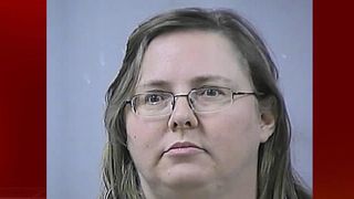 Profesoara de matematica, relatii intime cu un elev minor in parc. Fiicele femeii de 52 de ani au anuntat politia