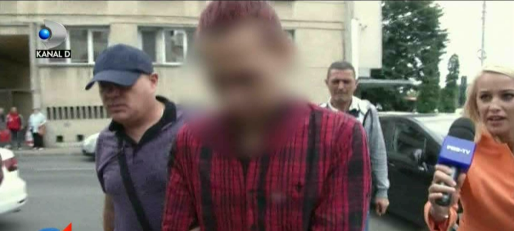 Pradat de travestit. Un tanar de 19 ani s-a deghizat in femeie si a pagubit un barbat de aproape 4 mii de lei