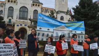Aproximativ 2.000 de persoane au participat la mitingul de protest de la Targu Mures pentru sustinerea Liceului Teologic