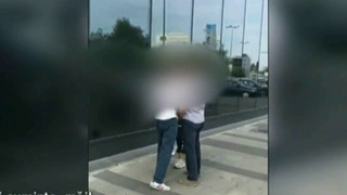 Bataie incredibila intre doi soferi in parcarea unui Mall din Ploiesti - Au blocat traficul si si-au impartit pumni in vazul tuturor