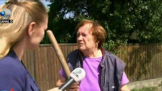 O batrana din Cluj a fost blocata in propria curte de autoritatile care au modernizat drumul national. Femeia nu a mai iesit din curte de cinci saptamani