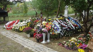 Asa arata mormantul lui Aurelian Preda