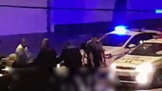 Bataie pe o strada din Bucuresti! Politisti si jandarmi filmati in timp ce calca in picioare un sofer baut