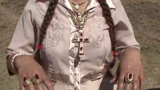 Scandal imens in Franta. Un consilier municipal a propus sa finanteze constructia de casa pentru romi din dintii de aur ai acestora