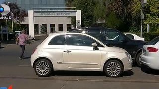 O soferita din Capitala si-a parcat masina fix pe linia de tramvai si a plecat! Ce s-a intamplat cand s-a intors sa isi ia automobilul