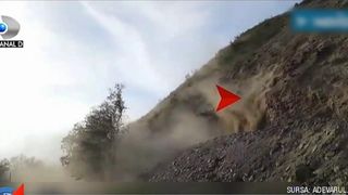 Drumul din Romania de care se tem toti soferii! In orice clipa versantii stau sa se prabuseasca peste masini