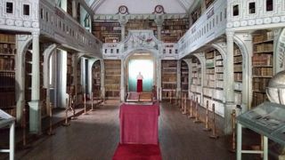 Cea mai frumoasa biblioteca din Europa! Tezaurul din Alba Iulia ascunde surprize nepretuite. Ati fost aici?