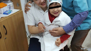 Ce familie frumoasa a lasat in urma medicul Mohammad Abu-Baker. Isi diviniza sotia si copiii