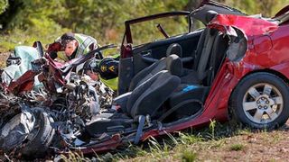 Au gasit-o moarta, intr-un morman de fiare! Politistii i-au vazut contul de Facebook si au ramas masca