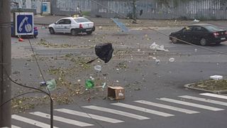 Furtuna violenta la Timisoara. Doi oameni au murit in urma „uraganului”, iar alti 12 au fost raniti. Imaginile groazei