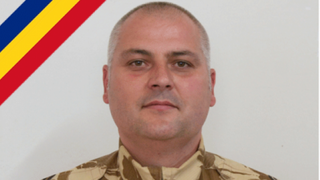 Dezvaluiri dureroase despre Madalin Stoica, militarul mort de curand in Afganistan. "L-au tras pe sfoara. I-au promis ca nu va iesi din baza si l-au mintit. Lui ii era extrem de frica de razboi!"