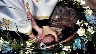 Concluzie neasteptata in cazul bebelusului din Iasi, mort dupa botez. Preotul este foarte afectat