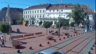 Un sofer DIN Timisoara a intrat cu BMW-ul in centrul pietonal si a amenintat trecatorii ca-i calca. Totul a fost transmis live pe Facebook