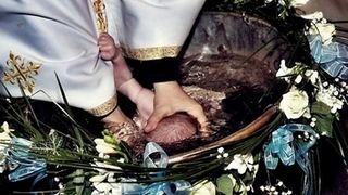 Ce s-a gasit in gura bebelusulul din Iasi, mort la botez! Mama lui nu avea voie sa faca asta inainte de crestinare