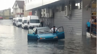 Ploaia puternica a facut ravagii in Targu Jiu - Imagini de necrezut din Piata Mare - Doamne, e potop