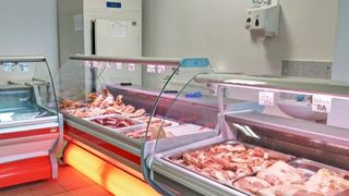 Peste 40% dintre semipreparatele din carne din Romania ar fi false - Ce spun cei de la ANSVSA