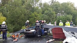 Imagini sfasietoare - Momentul in care poarta de la intrarea in Timisoara s-a prabusit, omorand un baiat de 24 de ani, a fost filmat - Video-ul care iti da fiori - Doamne, cum se vede totul