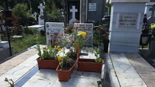 Cum arata mormantul lui Iurie Darie dupa furtuna de acum doua zile! Angajatii cimitirului Sfanta Vineri sunt socati "E singurul loc de veci care arata asa" VIDEO EXCLUSIV