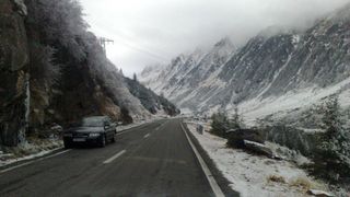 E iarna in Romania. Astazi a nins ca in povesti. Uite cum arata locul in care s-a asternut zapada de cativa centimetri