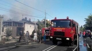Incendiu de proportii in Braila. Ard mai multe case. Zeci de pompieri intervin