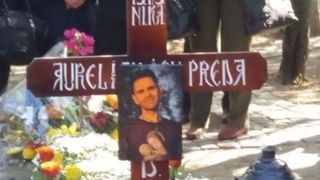 Mormantul lui Aurelian Preda, ”invadat” de credinciosi. Sute de oameni au venit in locul in care e inmormantat, la un an de cand a murit de cancer