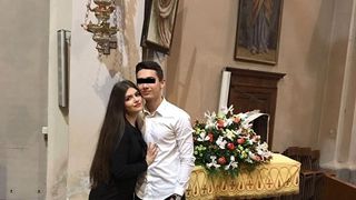 Tanara are o relatie stabila cu un baiat de varsta ei