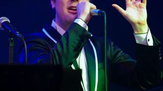 Calin Geambasu, acuzatii dure la adresa tatalui sau: ”Nu pot sa cred ca m-ai obligat sa mananc de pe capacul la WC”