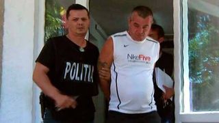 I-a taiat urechea iubitei si a aruncat-o in WC. Barbatul din Motru care si-a ucis cu bestialitate concubina iese astazi din arest