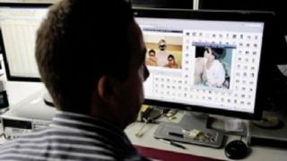 Caz socant in Onesti. O mama de 24 de ani, acuzata de pornografie infantila. Aceasta ar fi facut show-uri erotice alaturi de fetita ei de 9 luni