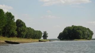 Povestea insulei Belina! Nicolae Ceausescu voia sa construiasca aici cea mai mare hidrocentrala din Europa! Ce s-a ales de visul fostului dictator?