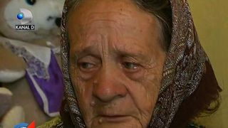 O bunica de 71 de ani are grija de nepotul ei, parasit de parinti: "Cand sunt bolnava, ma gandesc cu cine o sa il las"