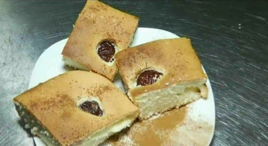 Asa faci cel mai bun pandispan cu prune si scortisoara. Trebuie sa incerci neaparat acest desert de sezon