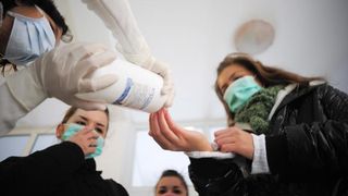 Focar de epidemie la o scoala din Teleorman. 12 elevi de gimaziu au fost diagnosticati cu TBC